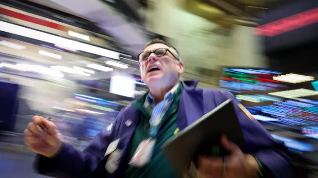Bank of Canada holds rate at 2.25%, flags US tariff risks