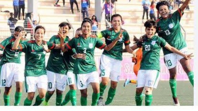 Women's team makes Asia Cup semis despite batting woes