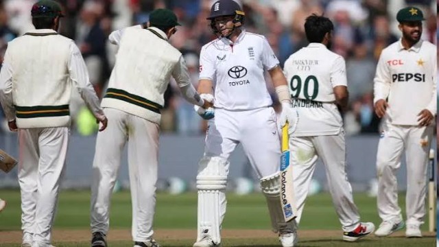 England overcome wobble to beat Pakistan, complete 3-0 sweep