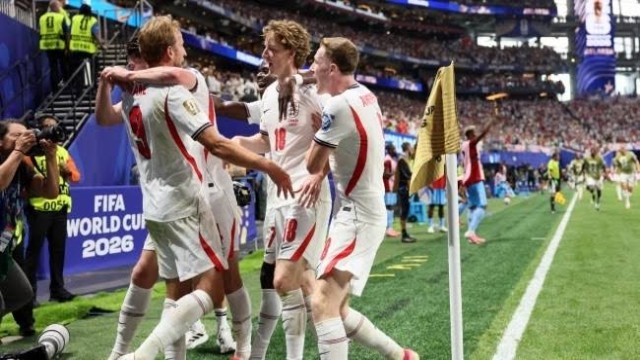 Kane's Double Fires England into World Cup Last 16