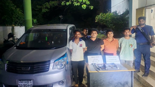 Four Arrested With Foreign-Made Pistol, Ammunition in Teknaf