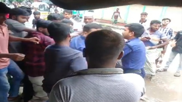Supporters Snatch Jubo League Leader from Police Custody in Pabna