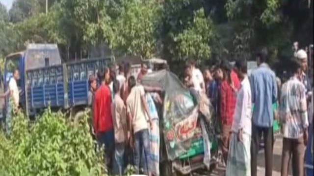 Pickup-CNG Collision in Teknaf Kills One, Injures 5