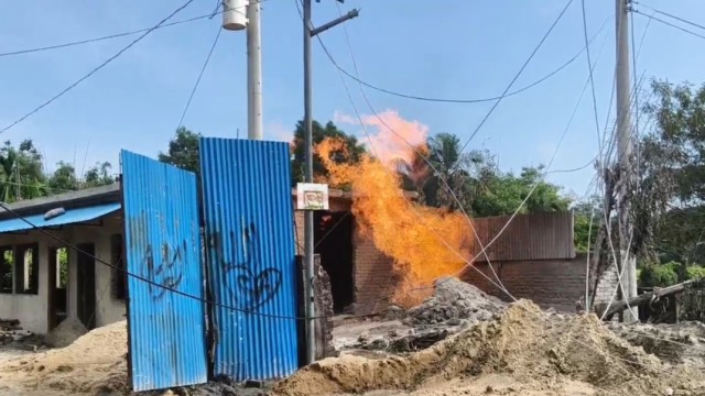 Inani Gas Fire Burns for 3rd Day, 3,800 Families Without Power