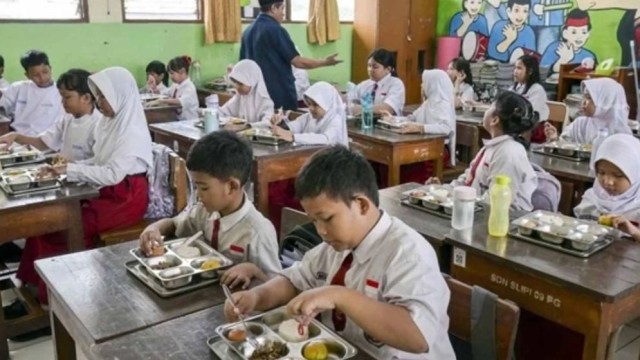 Nearly 2,000 Students and Teachers Fall Ill After Free Meals in Indonesia