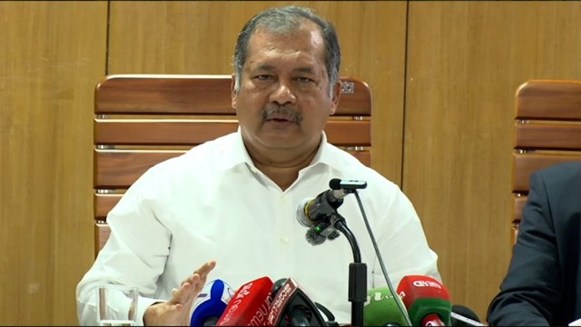 Information Minister Alleges Irregularities in 2022 World Cup Broadcast Rights Deal