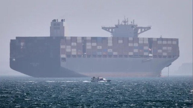 Iran Rejects Oman's Strait of Hormuz Shipping Proposal, Warns of Closure