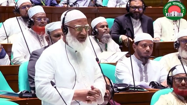 Opposition Leader Calls for Return of Islami Bank Shares to Genuine Owners, Warns of Banking Crisis