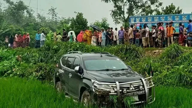 Pedestrian dies after being hit by state minister's car in Bogra