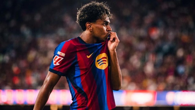 Barcelona hit five past Rayo Vallecano to stay top of La Liga