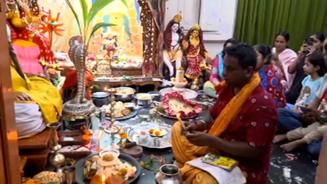 Kojagari Lakshmi Puja Celebrated in Old Dhaka with Devotion and Festivity