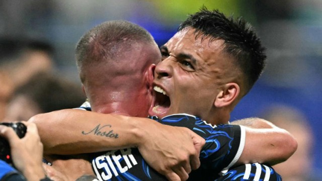 Argentina Stun England with Late Double to Reach World Cup Final