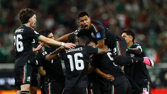 Mexico Become First Team to Reach World Cup Knockout Stage with Win Over South Korea