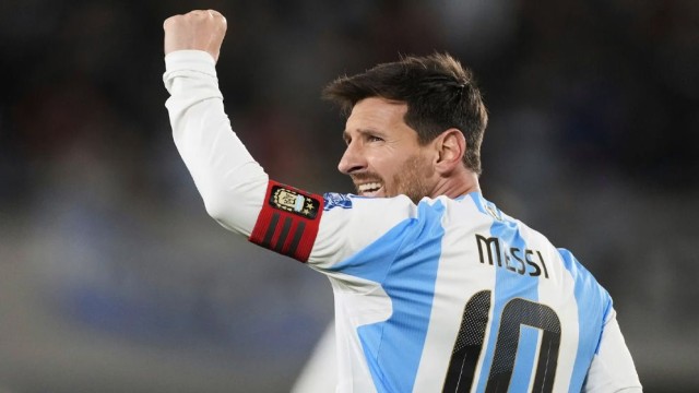 Messi Makes First Public Appearance After World Cup Final Defeat in Rosario