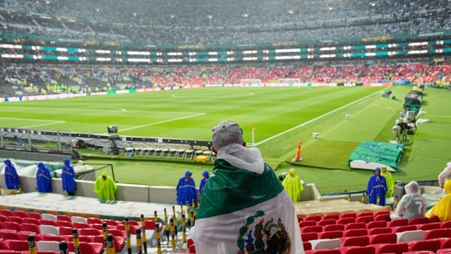 Storm Delays Mexico-Ecuador World Cup Clash by One Hour