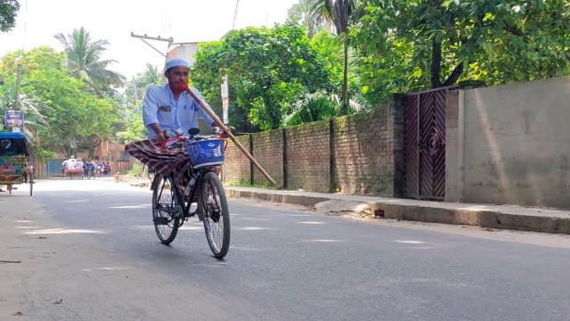 One-Legged Teacher’s Four-Decade Journey of Courage in Pabna
