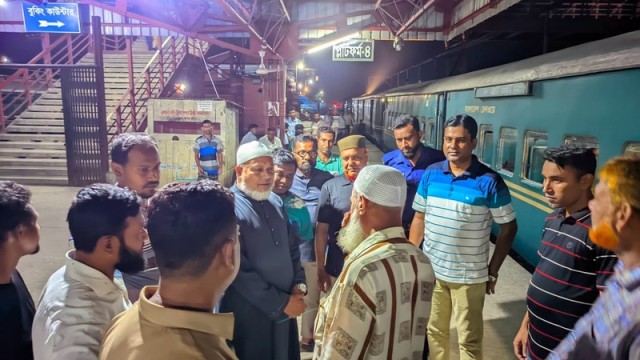 15 Injured as Shunting Engine Hits Mahananda Express at Ishwardi Junction