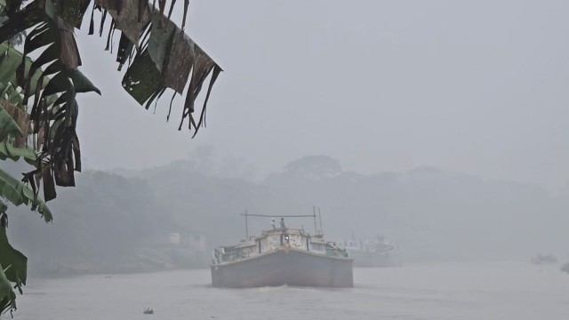 Autumn Fog Blankets Munshiganj, Hinting at Winter’s Arrival