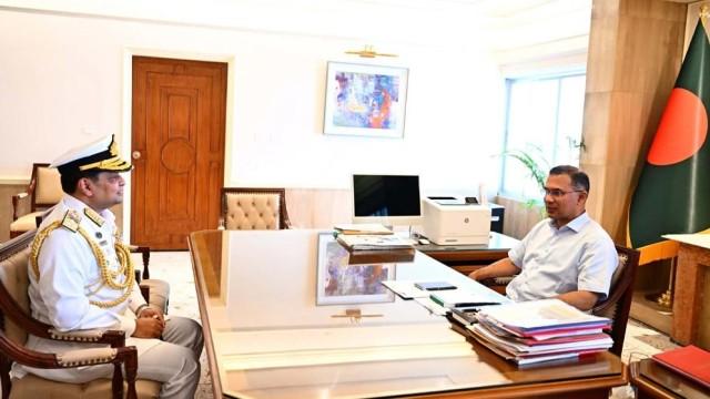Newly Appointed Navy Chief Vice Admiral Khondaker Misbah-ul-Azeem Pays Courtesy Call on Prime Minister Tarique Rahman