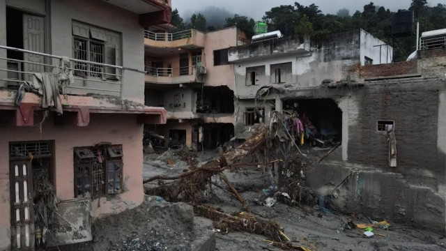 Nepal flood death toll rises to 903, more than 4,200 missing