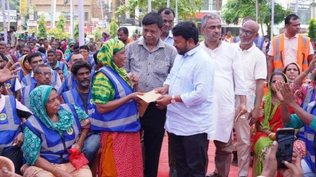 1,237 members of RSK received Eid gifts from the Prime Minister