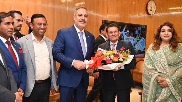 Turkish Foreign Minister Arrives in Dhaka on Three-Day Visit to Strengthen Bilateral Ties