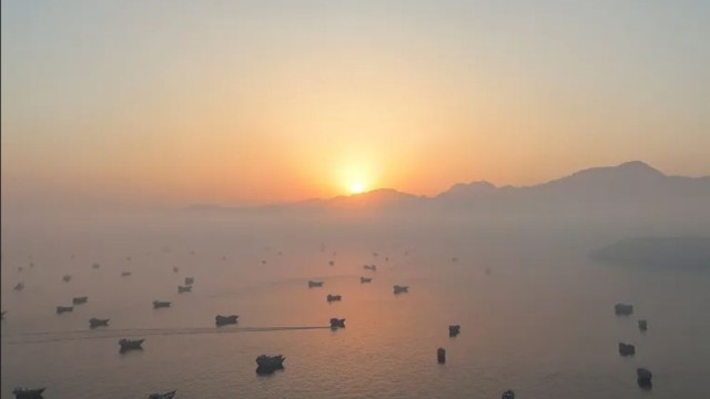 Oil Shipments Through Strait of Hormuz Nearly Triple During US-Iran Deal
