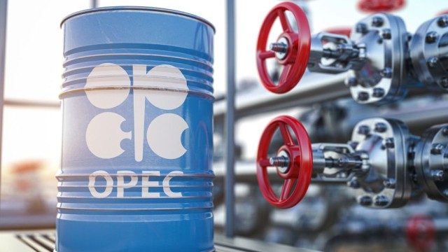 OPEC+ Members Meet to Review Oil Output After UAE Exit