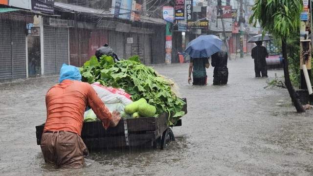 BMD Warns of Heavy Rainfall, Waterlogging and Landslide Risks Across Eight Divisions