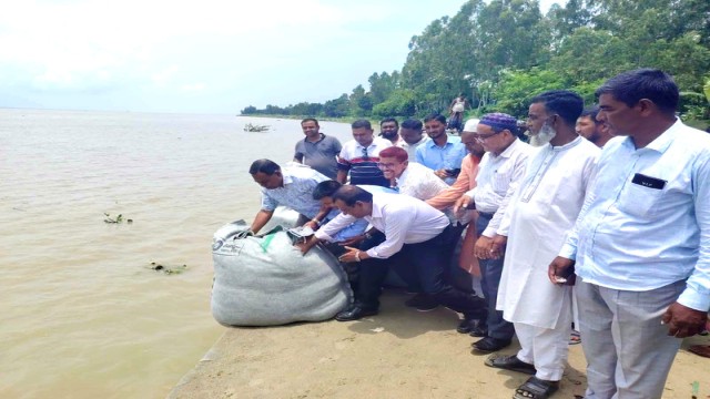 Geo-Bag Placement Begins to Protect Padma Riverbanks from Erosion in Pabna