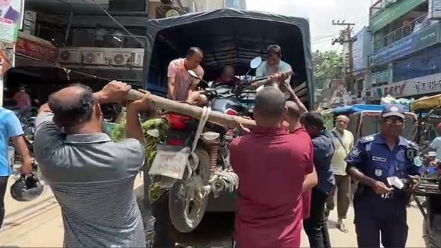Traffic Police Seize 20 Vehicles, File 24 Cases in Pabna