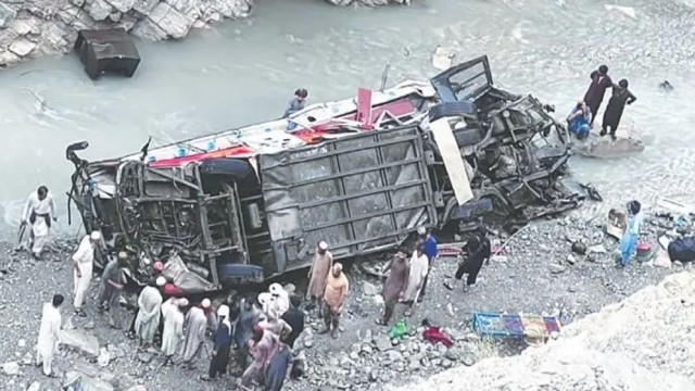 40 Killed as Passenger Bus Plunges into Ravine in Southwestern Pakistan
