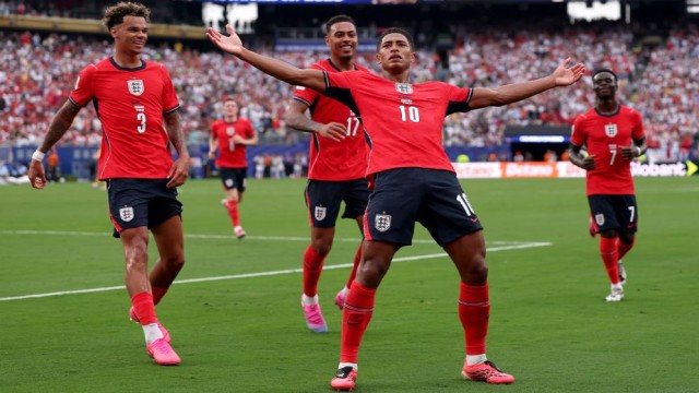 England Beat Panama 2-0 to Finish Top of Group L at FIFA World Cup