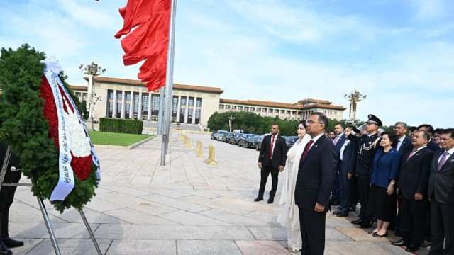 Prime Minister Tarique Rahman Pays Tribute at Monument to the People’s Heroes in Beijing