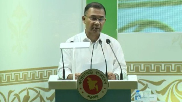 PM Urges Public Officials to Remain Prepared for Duties Anywhere in Country