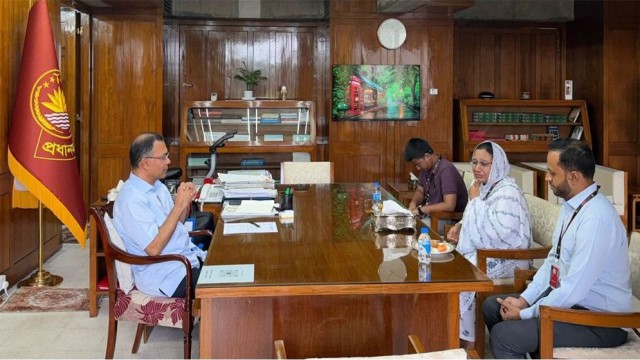 Prime Minister Meets Family of July Uprising Martyr, Assures Support for Cancer-Stricken Son