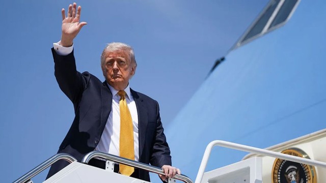 Trump Arrives in China After Nine Years Amid Rising Global Economic Tensions