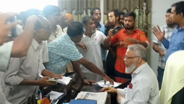 Man Arrested Over Forcing Rajshahi Medical University VC to Resign