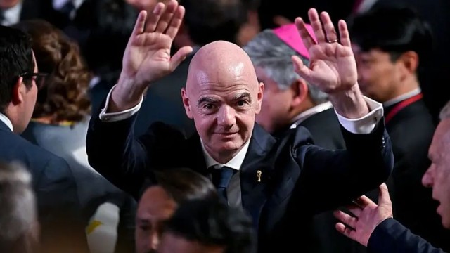 Infantino faces fresh challenge as three confederations discuss alternative tournaments