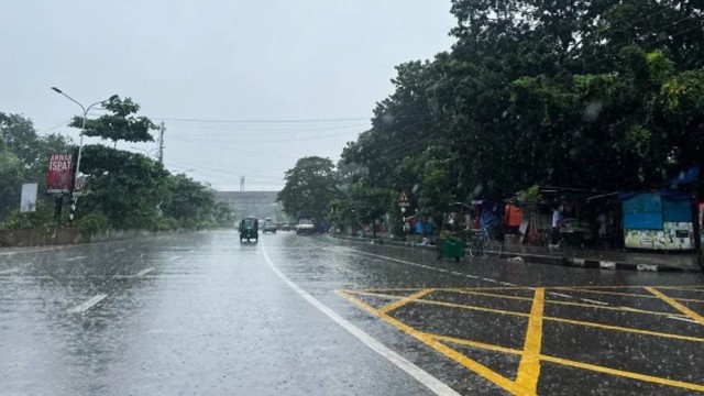 Rain Brings Morning Disruption to Dhaka, Gusty Winds Forecast in Several Regions