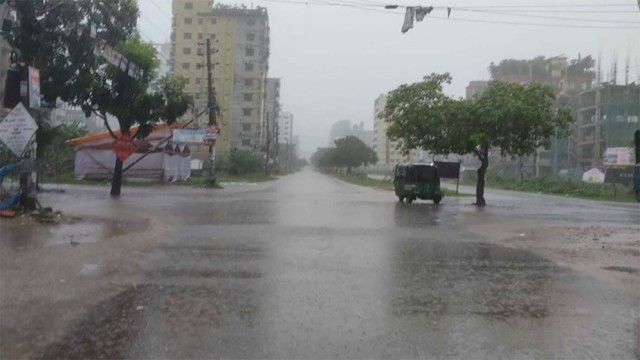 Heavy Rainfall Disrupts Life in Dhaka on May Day Morning