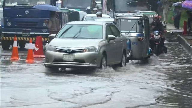 Second Day of Rain Brings Traffic Gridlock, Public Suffering Across Dhaka