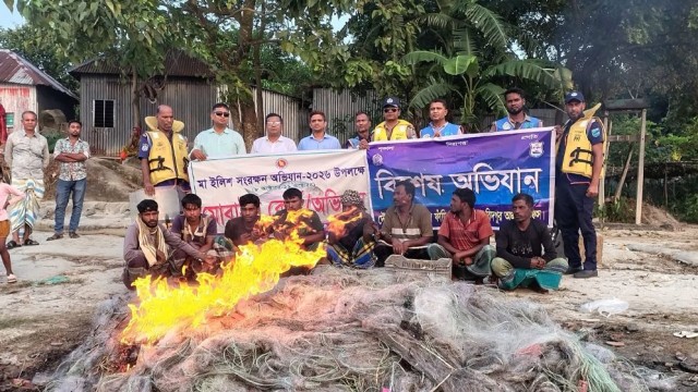 Eight Fishermen Arrested, 200,000 Metres of Illegal Net Seized in Rajbari Hilsa Protection Drive