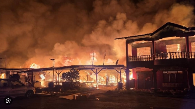 Massive Blaze Destroys Kampung Bahagia as Low Tide Hinders Rescuers