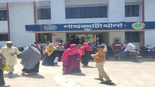 Farmer dies after falling into pond after being electrocuted in Patharghata