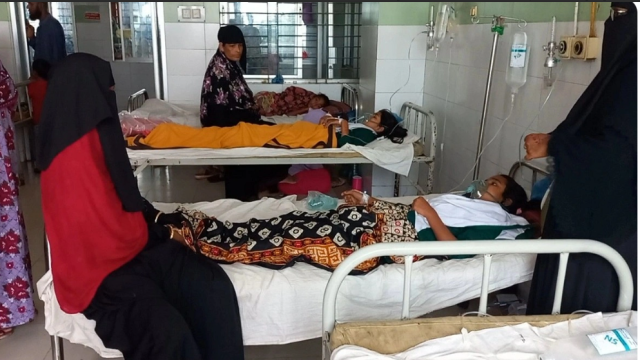 Farmer killed, 15 injured in lightning strike in Barguna