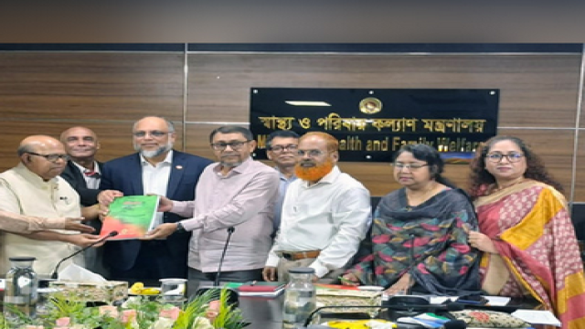 Health sector reform commission meets Health minister