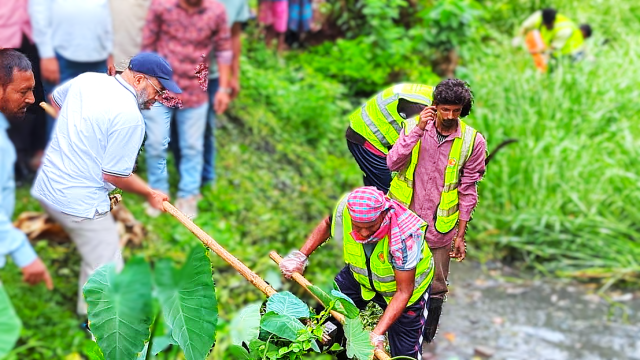 State Minister for Environment inaugurates clean-up campaign to revive Mongla's Thakurani Canal