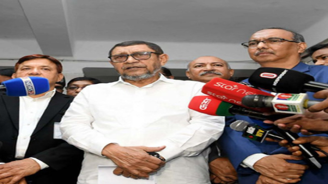 Health Minister orders hospitals to retain dengue patients until full recovery
