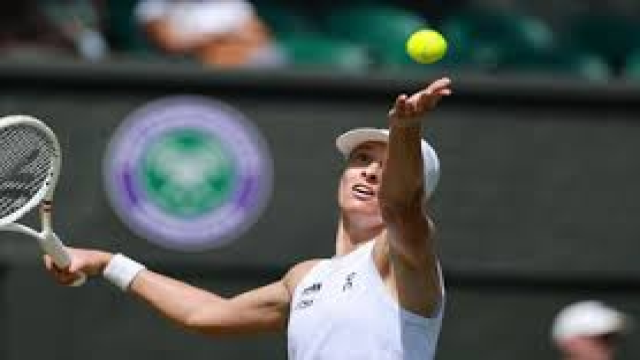 Swiatek thrashes Pliskova 6-1, 6-3 to reach Wimbledon third round